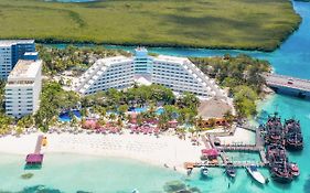 Oasis Palm Resort Cancun